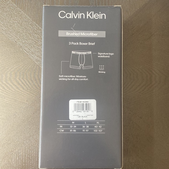 Box of 3 black Calvin Klein men’s boxer briefs - Picture 2 of 3